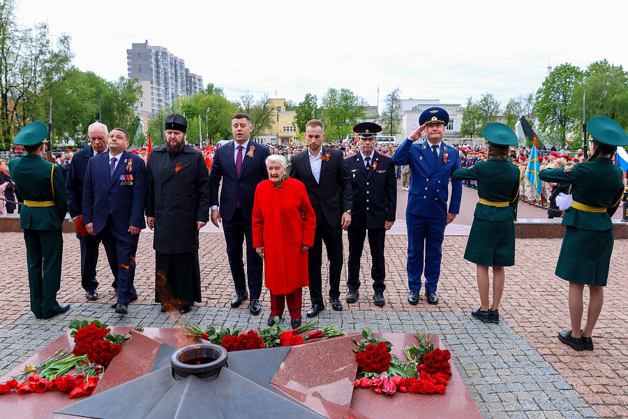 Торжественные церемонии возложения венков и цветов к мемориалам воинской доблести в День Великой Победы в Подольске
